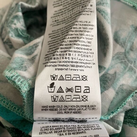 GUESS Willow Keyhole Mock Neck Top Size Medium - Picture 7 of 8